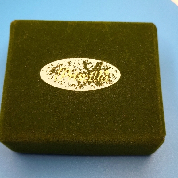 Lapel Pin - Picture 4 of 5